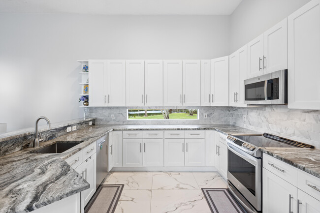 Building Photo - 3719 Oak Ridge Cir