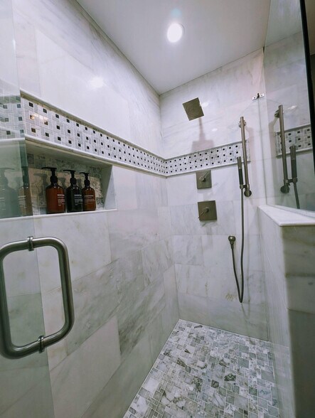 Building Photo - 1303 Colony Dr