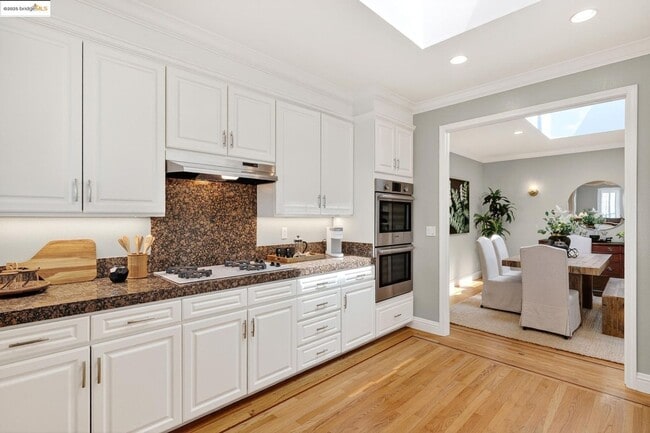 Building Photo - Four Bedroom Home with Panoramic Views