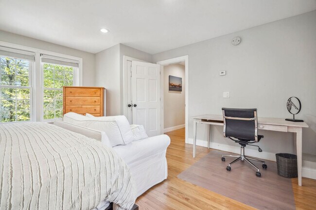 Building Photo - 550 Long John Rd