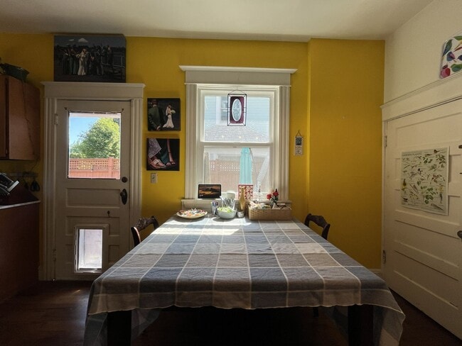Building Photo - Warm and Welcoming Portland Home with Classic Charm, Modern Kitchen & Outdoor Deck