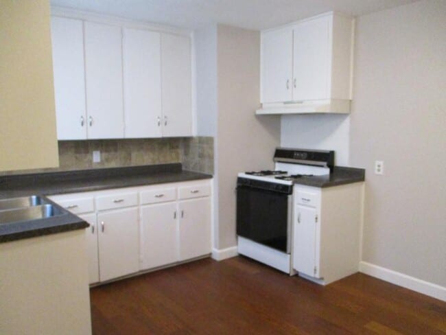 Building Photo - 1005 S 11th St