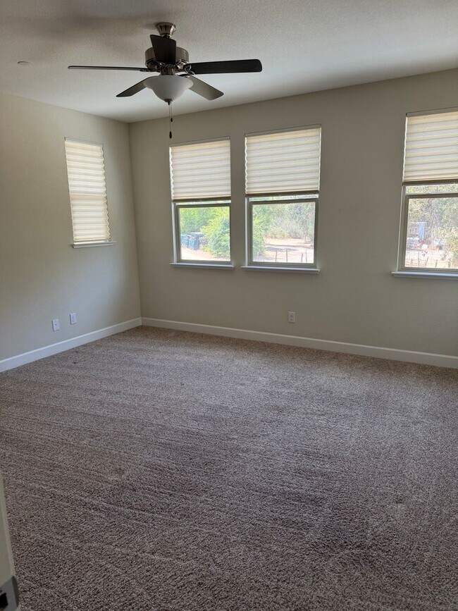 Building Photo - 4668 Lue Ln