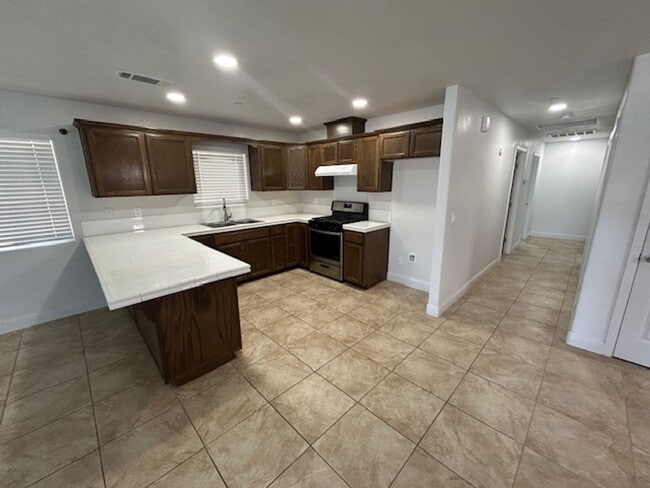 Building Photo - Newly Remodeled