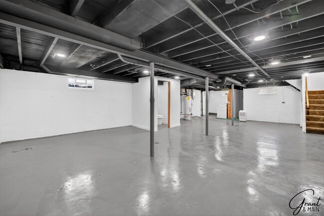 Building Photo - $1450 4 Bedrooms