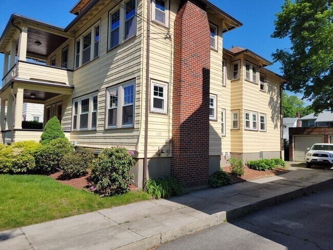 Building Photo - 133 Fairview Ave