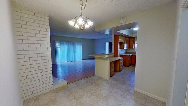 Building Photo - Lease listing - Pasadena Ave