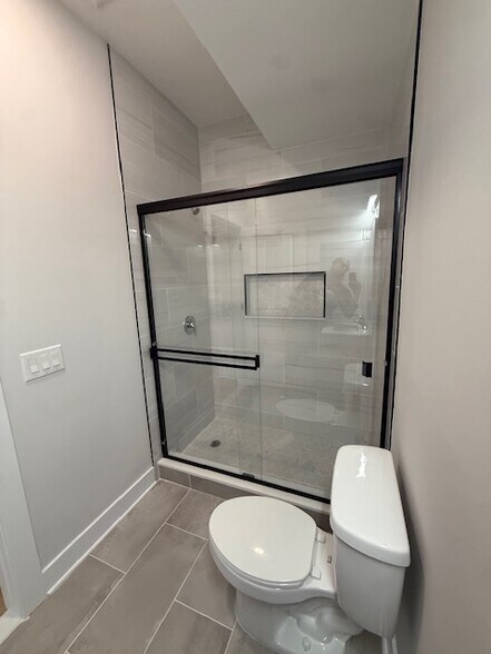 Unit 2 - Master Bath - 6009 Jefferson St