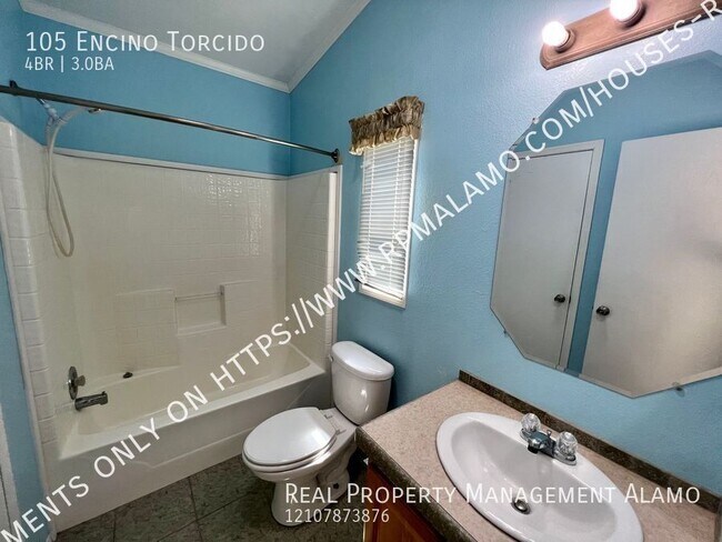 Building Photo - 105 Encino Torcido