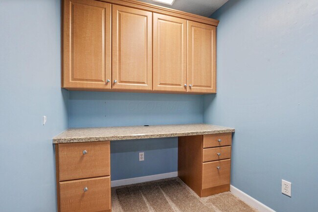 Building Photo - 5998 Blaverly Dr