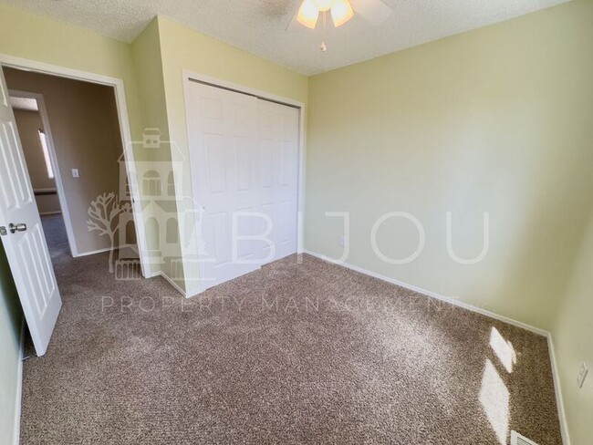 Building Photo - 850 Marshall Dr