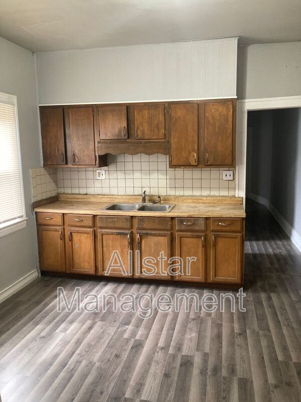 Building Photo - 3646 E 149th St