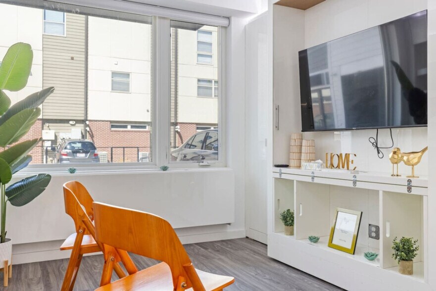 Building Photo - 12607 Larchmere Blvd