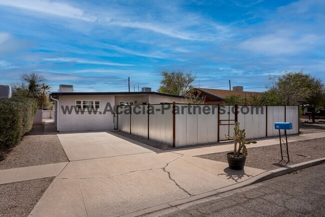 Building Photo - Two Bedroom Home with Guest House