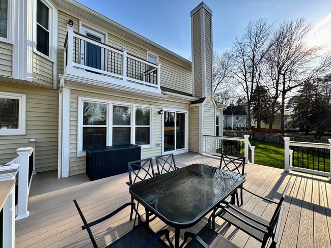 Building Photo - A Fabulous Home w/Water & Golf Course Views Available 05-04-26! Fenced Yard & Dog-Friendly!