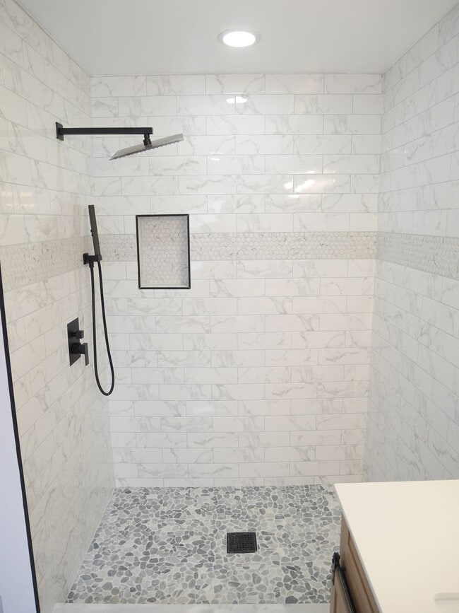 Building Photo - Modern Comfort Meets Prime Location: 3-Bedroom, 4-Bathroom Gem in Parkville, MD!