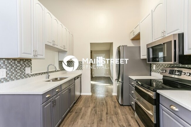 Building Photo - 3 Bedroom Pet-Friendly Home in MIDDLEBURG, FL with Main Street Renewal