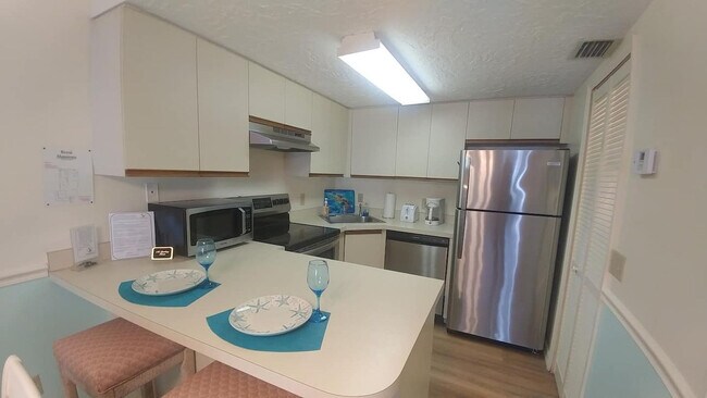 Building Photo - 8600 Ridgewood Ave