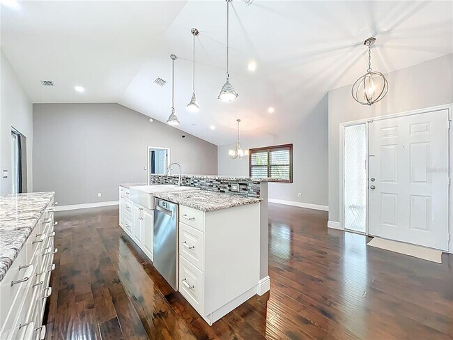 Building Photo - 9134 Sabal Palm Cir