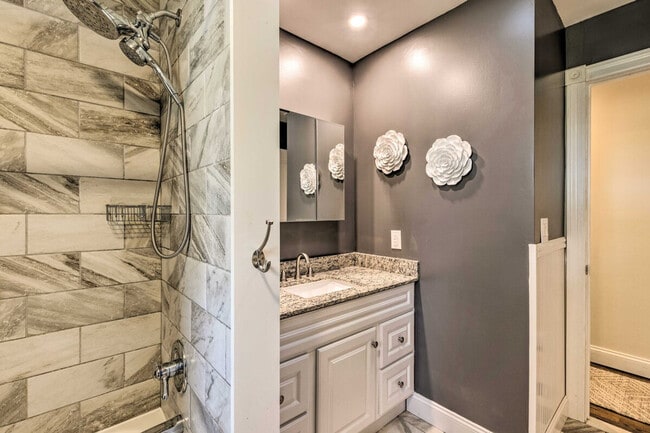 Building Photo - 500 Blossom Bend