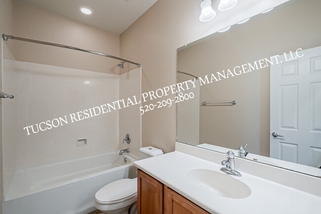 Building Photo - 6012 S Meadow Breeze Dr