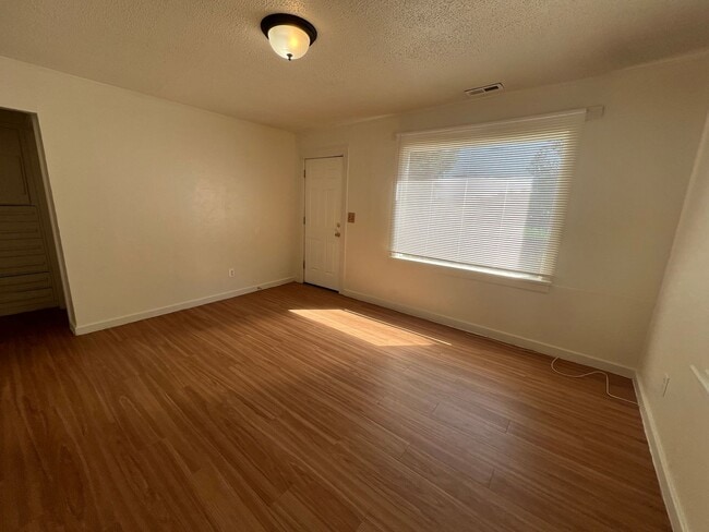 Building Photo - Charming 2 Bedroom, 1 Bath House with Fenced Yard, Carport & Laundry Hookups