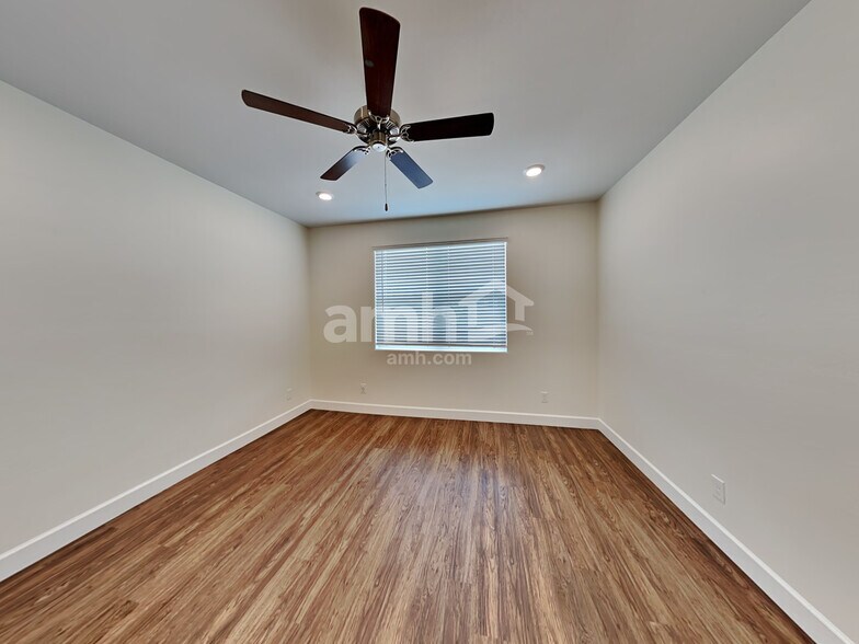 Building Photo - 5962 W Columbine Dr