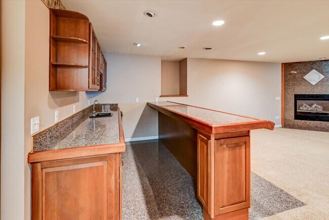 Building Photo - Beautifully updated 4 bedroom home in Southbridge, Waunakee