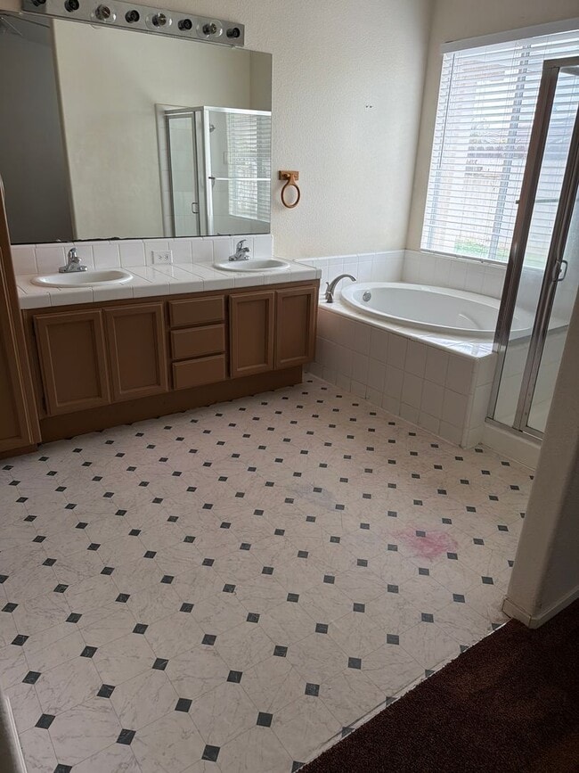 Building Photo - 473 Cabernet St