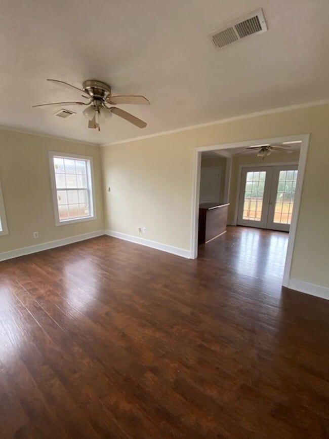 Building Photo - Renovated 2 Bed 1 Bath Home for Rent!