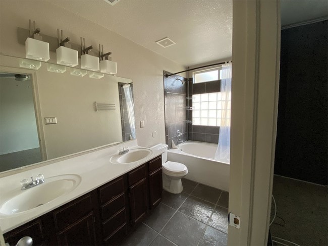 Building Photo - 12564 Western Gull Dr