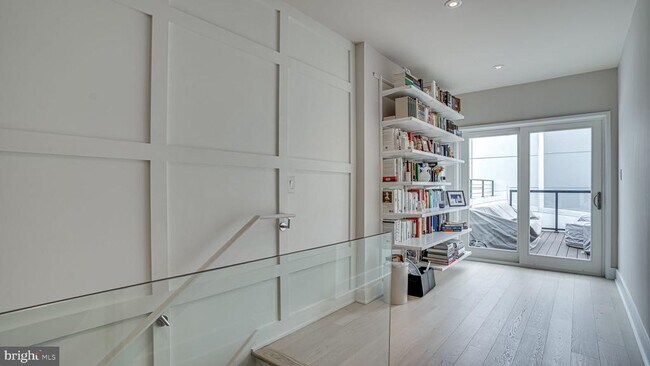 Building Photo - 2003 1st St NW