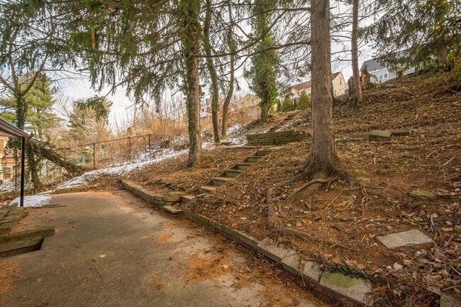 Building Photo - Ready for move in! Check out this RENOVATED 3 bedroom in BROOKLINE! UNBEATABLE LOCATION!