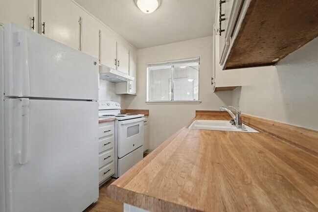 Building Photo - 0385