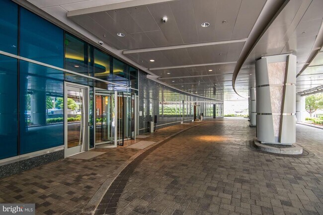 Building Photo - 1881 N Nash St