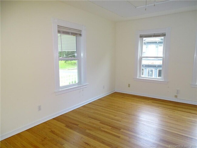 Building Photo - 85-87 S Main St