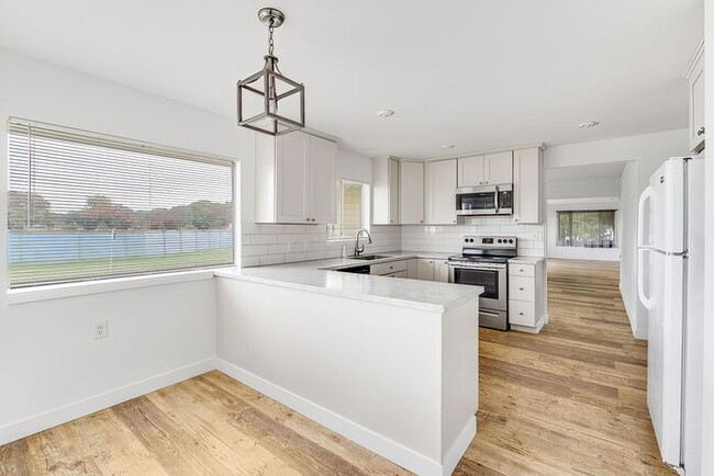 Building Photo - 2030 Ocean Beach Pl