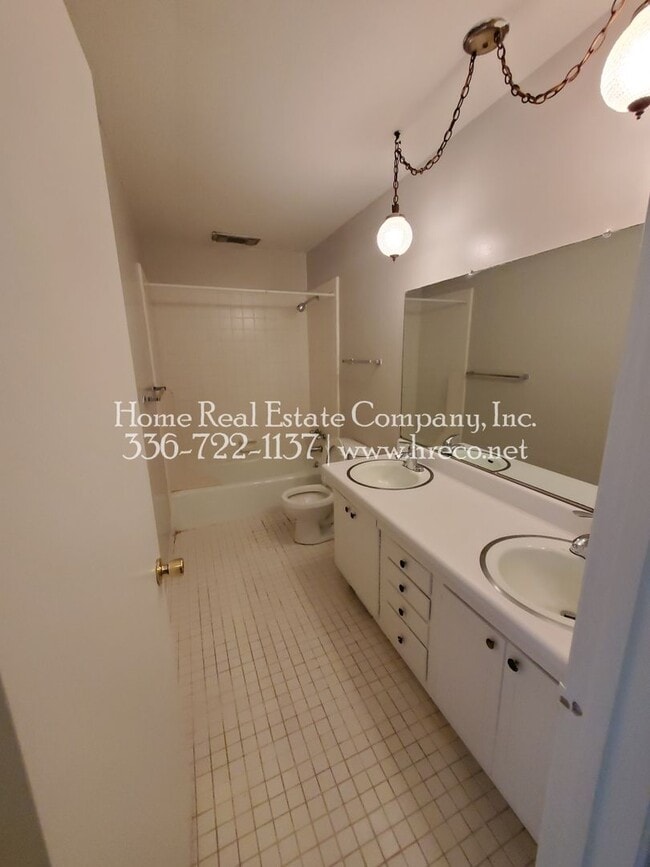 Building Photo - 1437 Brookwood Dr