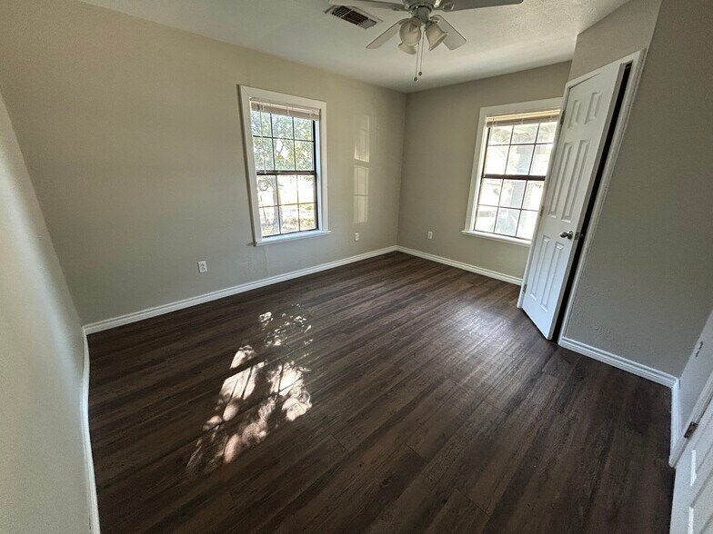 Building Photo - 1121 S Wells St