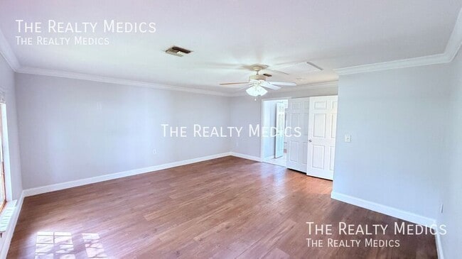 Building Photo - 6 Carriage Hill Cir