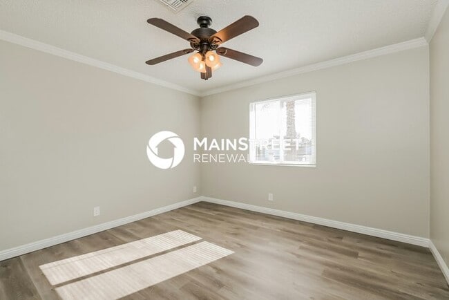 Building Photo - 4 Bedroom Pet-Friendly Home in LAS VEGAS, NV with Main Street Renewal