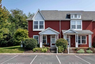 Building Photo - Updated 3 Bedroom 2.5Bath Townhouse in Harrisonburg