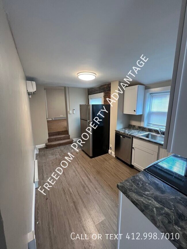 Building Photo - 1014 Bingham St