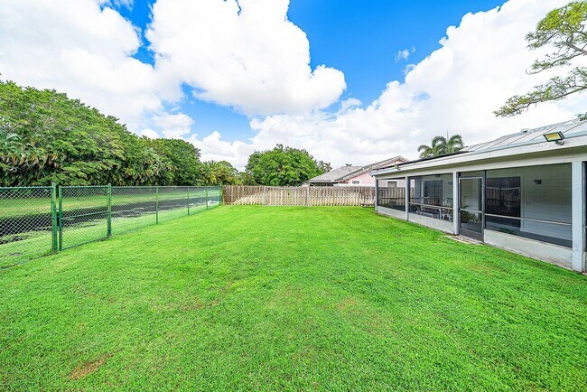 Building Photo - 1252 Raintree Ln