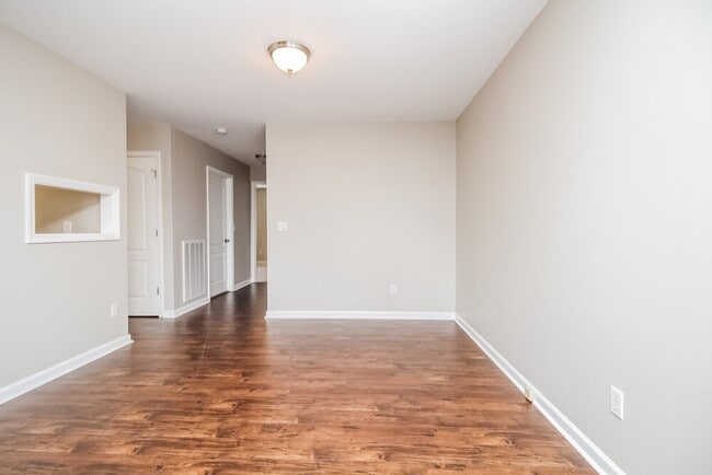 Building Photo - 2900 Hearthside Dr