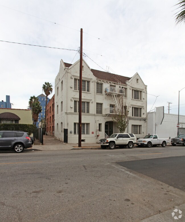 Primary Photo - 1316 N Edgemont St