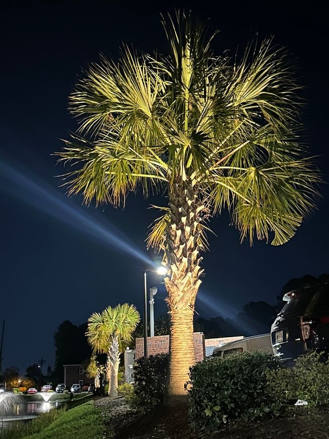 Building Photo - If you choose Autumn Chase we will both be LUCKY!!