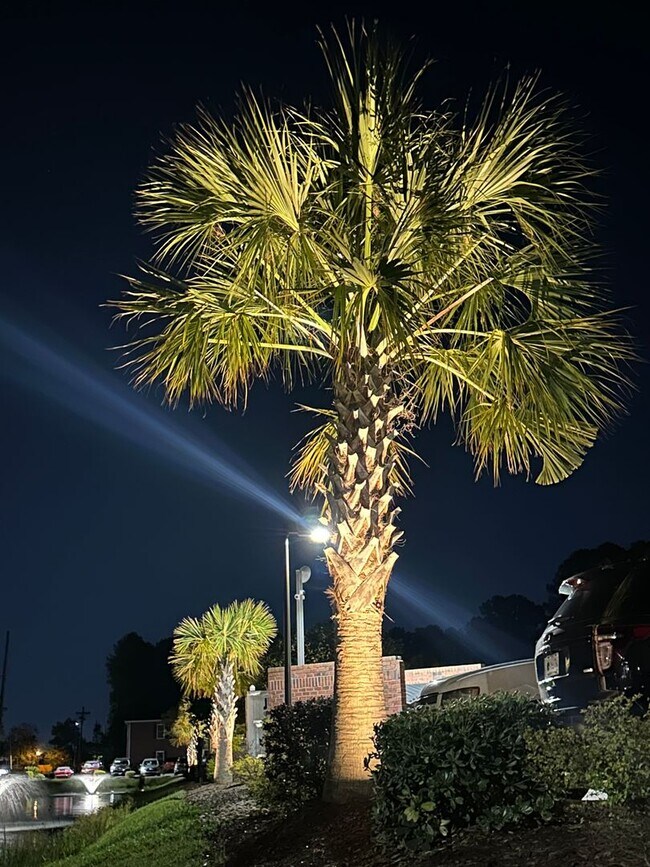 Building Photo - Rents always include high speed internet, cable, water, sewer, trash & pest control without any c...