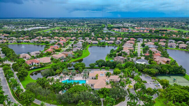 Building Photo - 10703 Versailles Blvd
