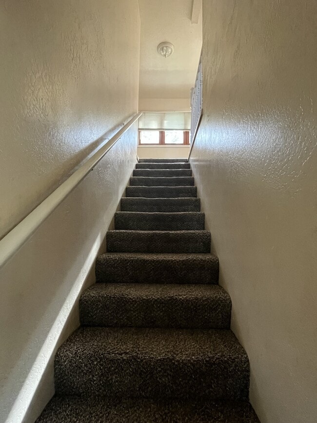 Building Photo - 340 E Island Lake Rd